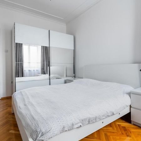 Vitosha Str 2Bd White & Blue Apt By Flat Mаnager София Экстерьер фото