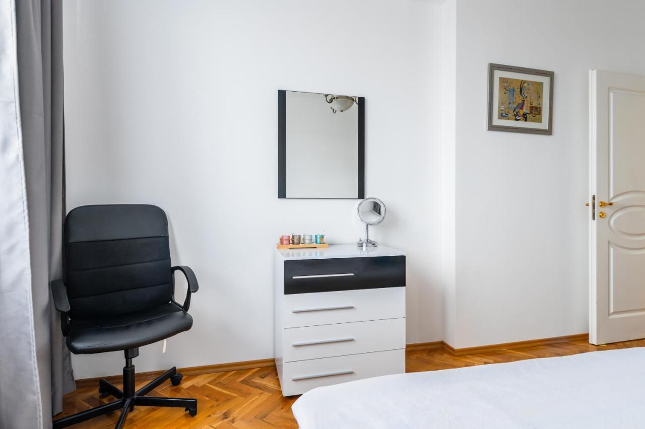 Vitosha Str 2Bd White & Blue Apt By Flat Mаnager София Экстерьер фото